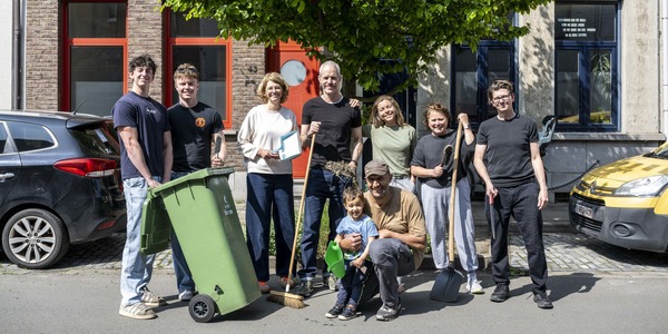 Bewoners tijdesn de Poetsdag 2025