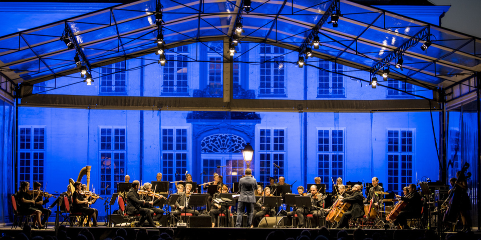 Ten Zuiden van 't Zuid: orkest voor een verlicht kasteel Sorghvliedt