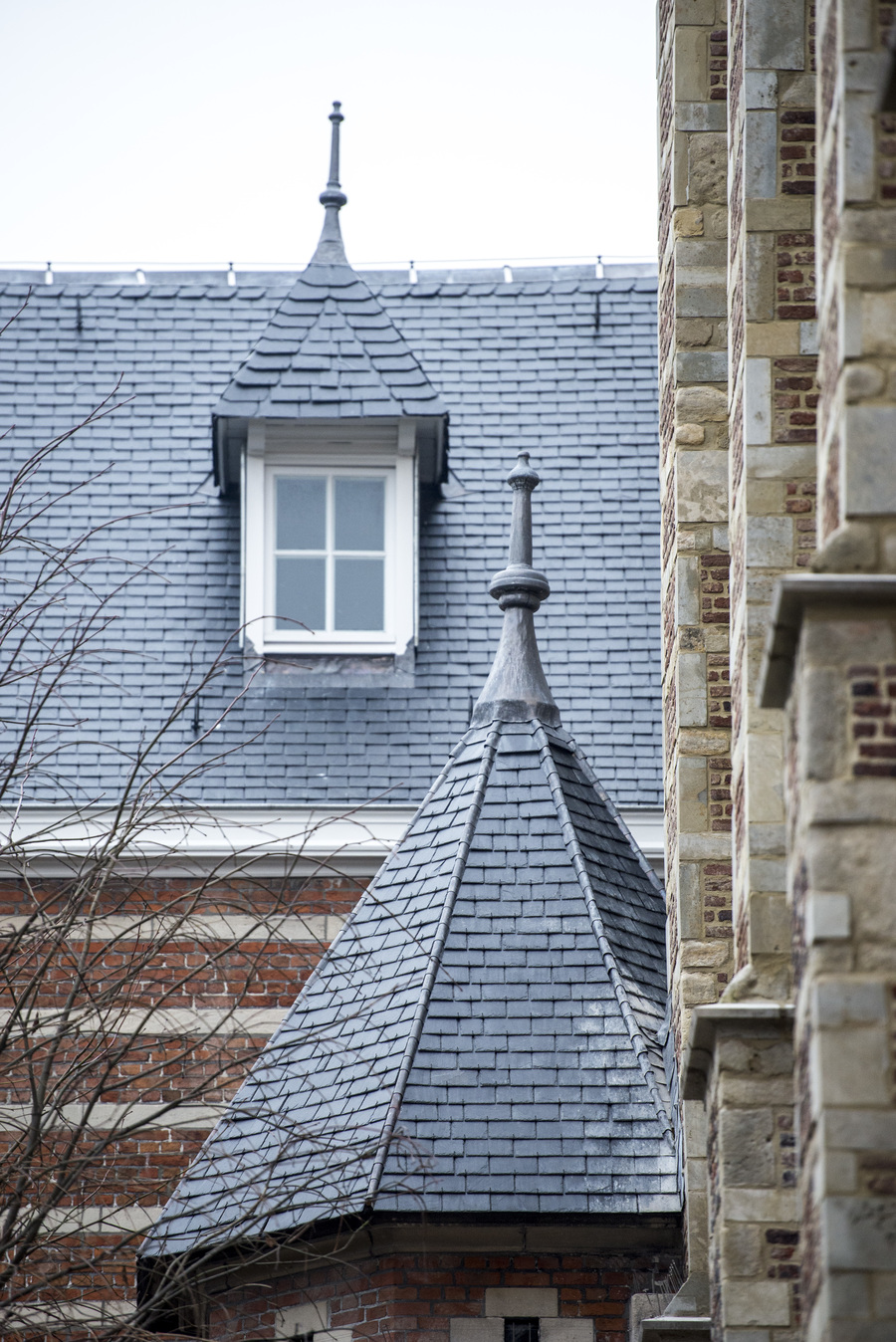 Gerestaureerde dak van torentje aan de kerk Brabantse Olijfberg