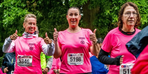 Lopers tijdens Rivierenhofloop 2025