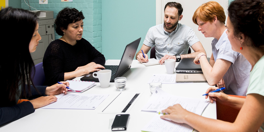 Strategische medewerkers aan het werk Strategische medewerkers aan het werk