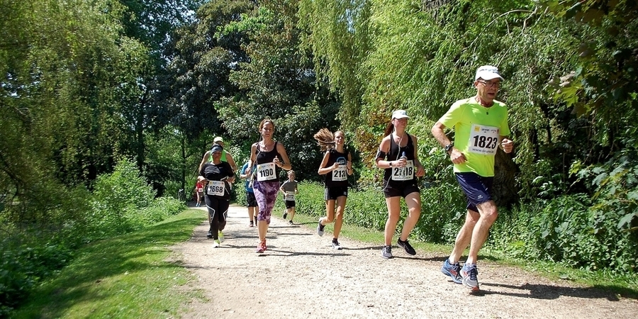 Lopers in het Rivierenhof Lopers in het Rivierenhof