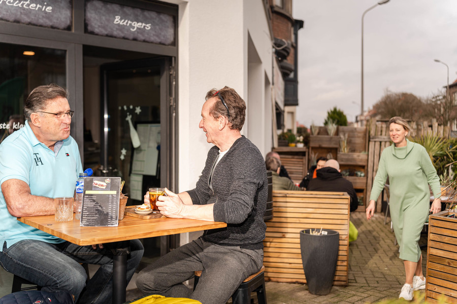 Een vol terras