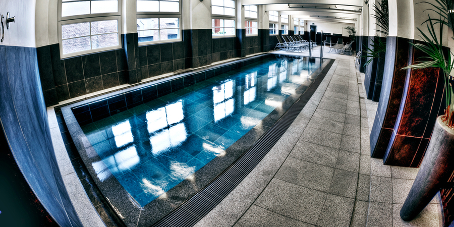 Beeld van een klein bad van het zwem- en stoombadencentrum Sportoase veldstraat. Beeld van een klein bad van het zwem- en stoombadencentrum Sportoase veldstraat.