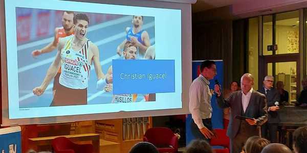 Christian Iguacel wordt geïnterviewd tijdens de Viering Sportief Wilrijk