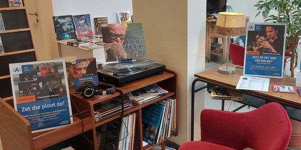 De luisterhoek van de vinylcollectie in Bibliotheek Bist