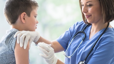 Vaccinatie voor 12- tot 15-jarigen gestart